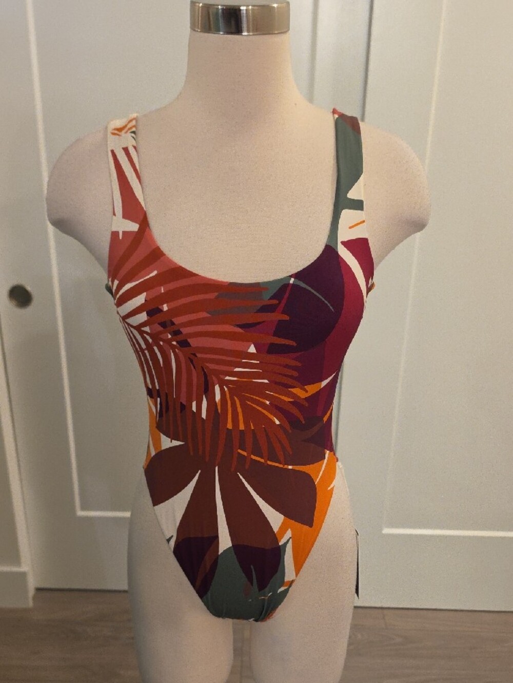 Vitamin A women’s multicolor Tropical Leaf One-Piece Swimsuit size S NWTS - Picture 2 of 10